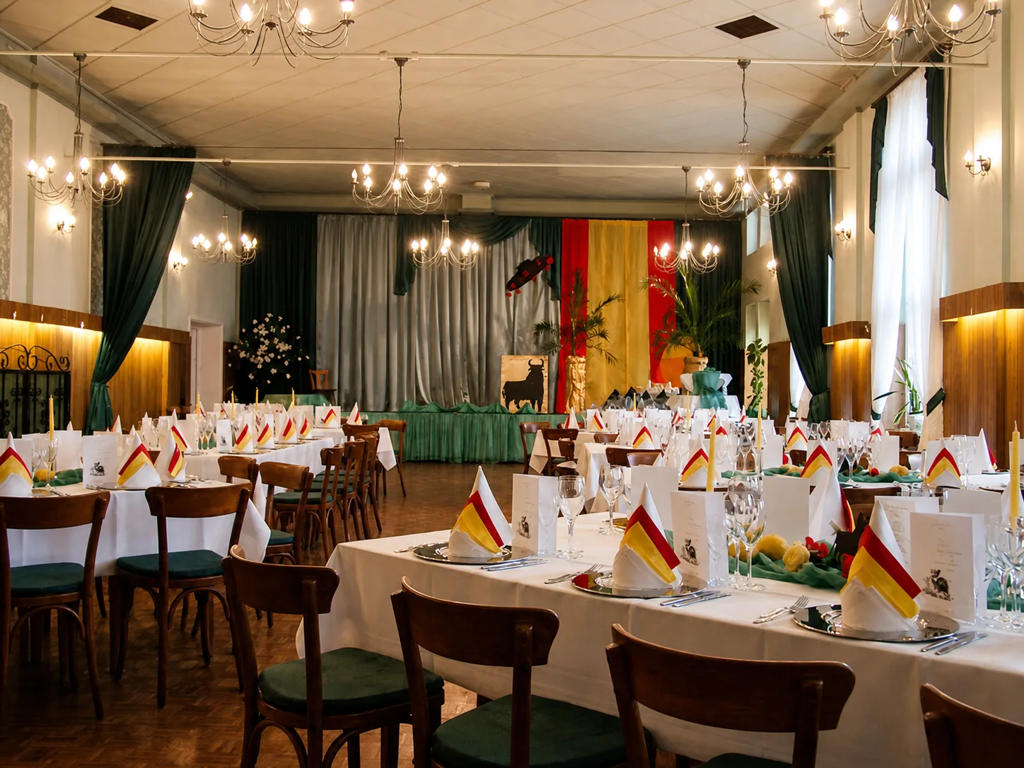 Festlich gedeckter großer Saal des Trierer Hofs